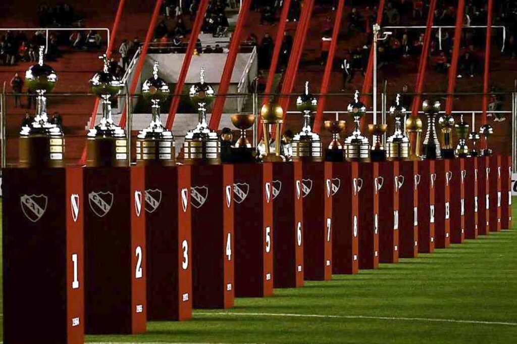 Independiente-7-Copas-Libertadores-Finales-Numeros-Rojos