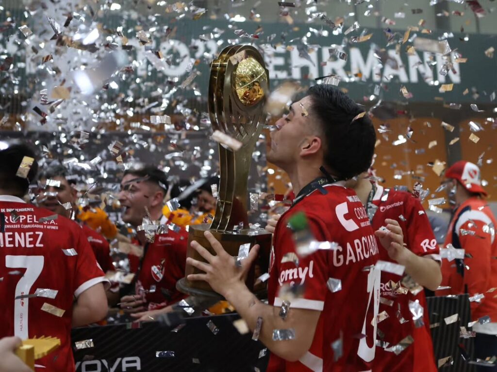 ¡CAMPEONES EN FUTSAL_ 🥇__Por primera vez en la historia_ _Independiente es Campeón en la disciplina_ tras vencer por 3 a 2 a Boca Juniors en la Final (