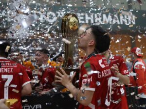 ¡CAMPEONES EN FUTSAL_ 🥇__Por primera vez en la historia_ _Independiente es Campeón en la disciplina_ tras vencer por 3 a 2 a Boca Juniors en la Final (