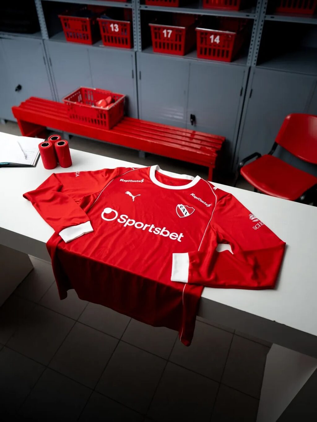 👹 NUEVO MANTO SAGRADO __ 🔻La nueva camiseta de los escudos lanzada por _pumaargentina ya está a la venta y hará su estreno el viernes 29_8 frente a_1