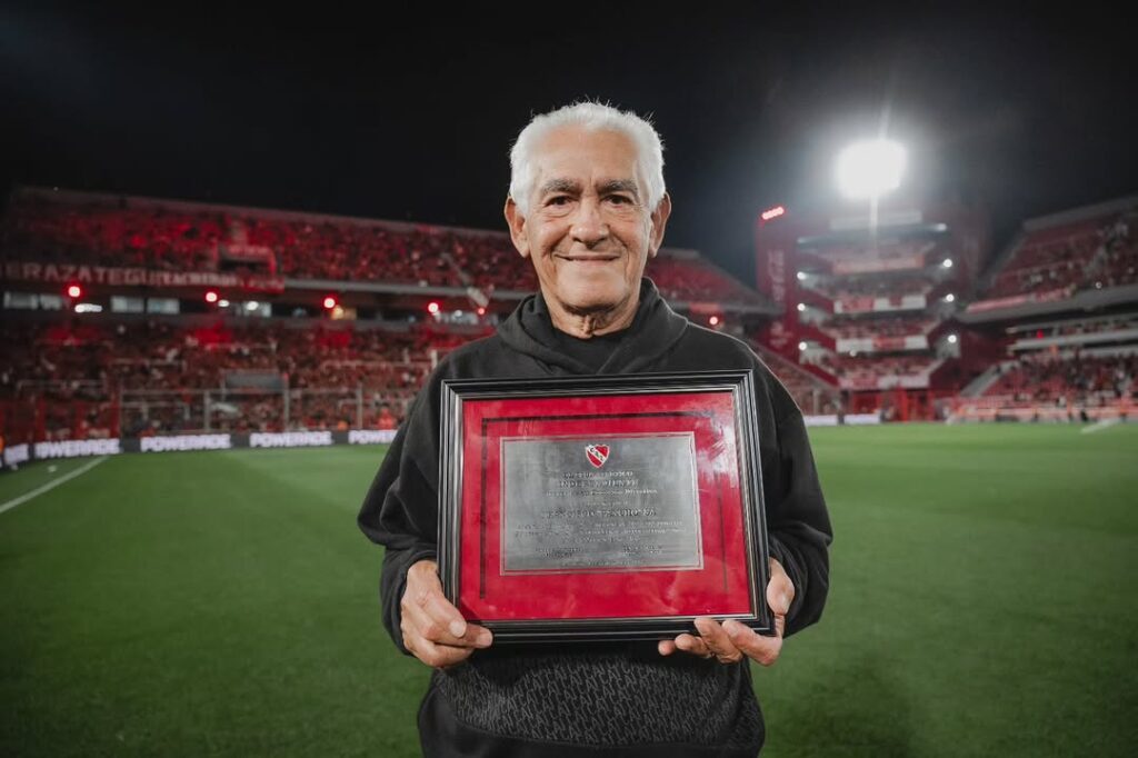 Los 80 años de Pancho Sá ♥️__Ídolo de _Independiente. Leyenda del fútbol argentino. ___TodoRojo 🔴(HEIC)_0