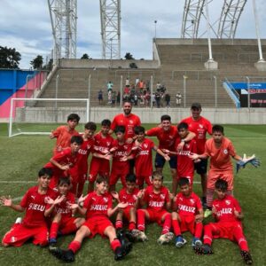 La Categoría 2015 de _Independiente fue campeona del Sudamericano Infantil que se disputó en San Nicolás 🏆__Además_ Mateo Zeballos fue elegido como e(