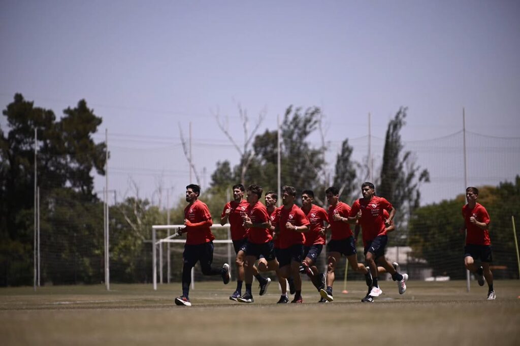 🔙 ¡Vuelta al trabajo en Domínico___Esta mañana_ el Plantel Profesional se realizó los estudios médicos pertinentes y comenzó las tareas de prepar_1