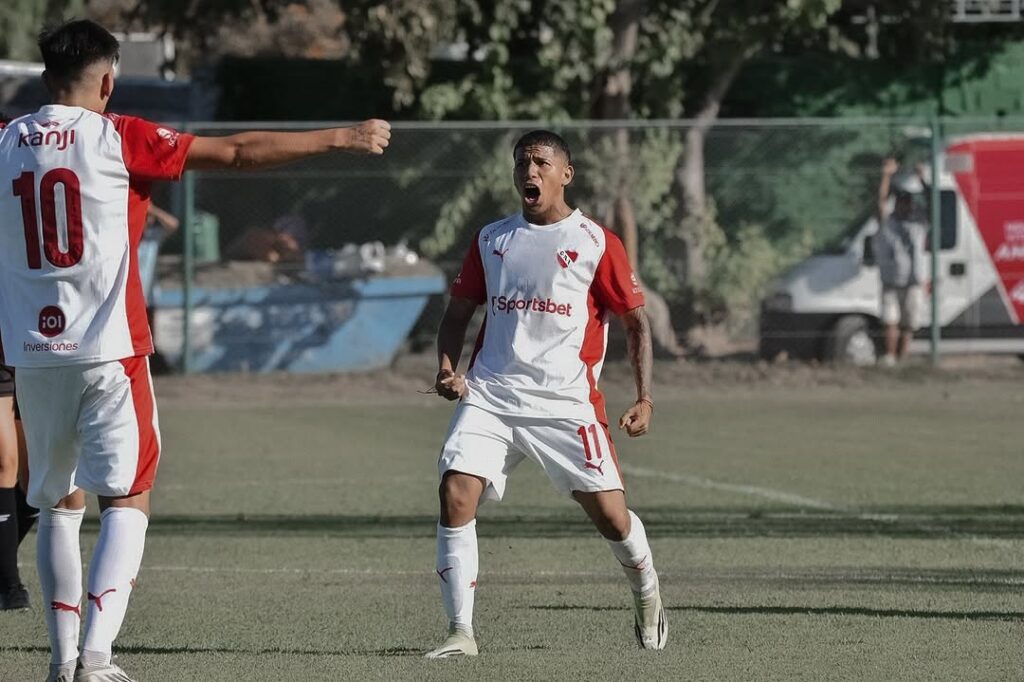 Facundo Valdez_ juvenil del Club categoría 2006_ marcó hoy sus primeros goles con la Reserva de _Independiente y fue un doblete en el triunfo ante San Mar(