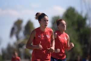 Las Diablas disputaron un nuevo amistoso esta vez frente a Estudiantes de la Plata_ se jugaron dos bloques de 40 minutos. _En el primero fue victoria del ro(