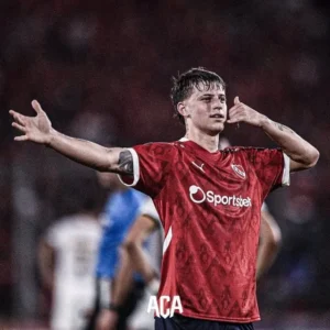 diego-tarzia-delantero-de-independiente-charlo-mano-a-mano-con-tyc-sports_640x640