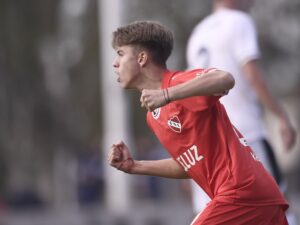 9kSUcnKKx_2000x1500__1