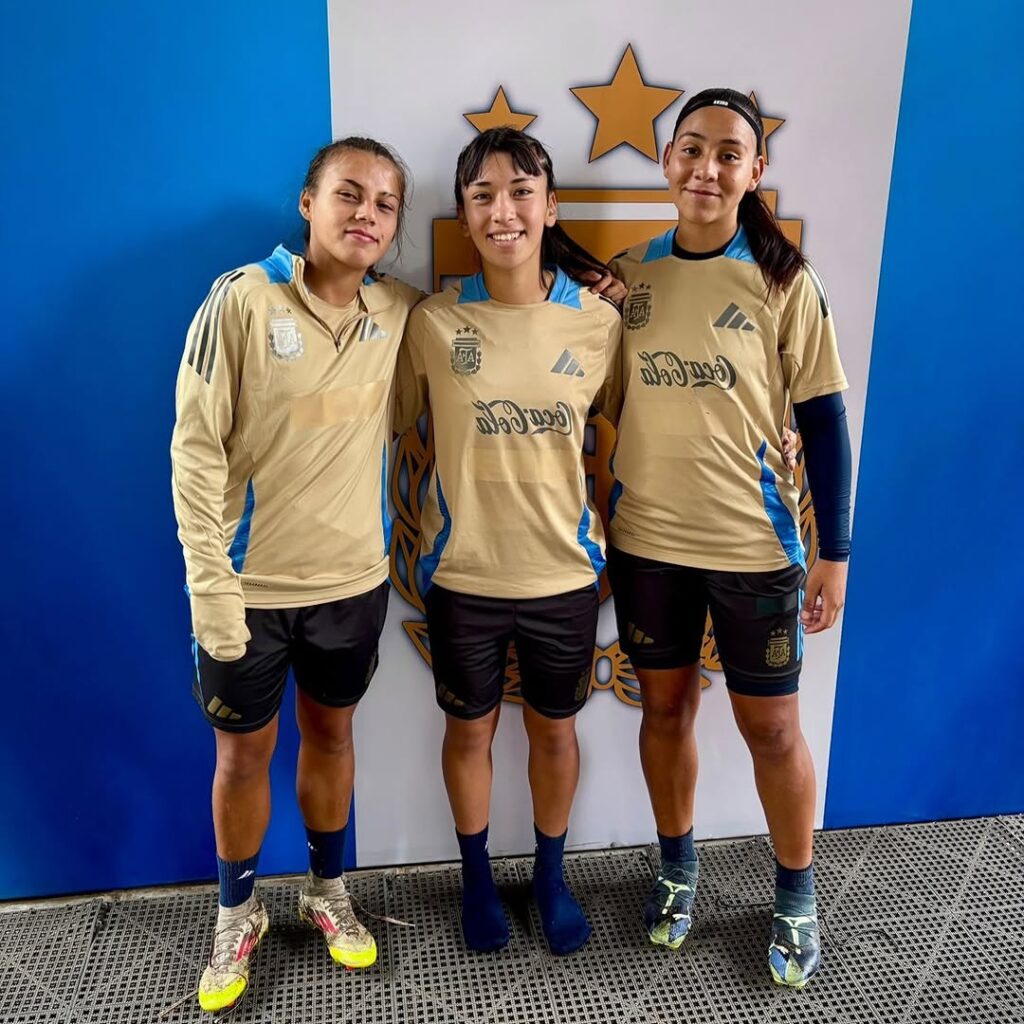 ¡Nuestras Diablas_ en la Selección_ 🇦🇷__Pía Álvarez_ Mía Gamarra y Oriana Villa están siendo parte de los entrenamientos de la Selección Sub17 (