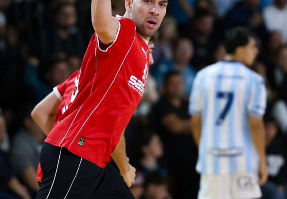 ¡Para que sepas que en el barrio mando yo___Victoria también en Futsal. Fue 6 a 2 como visitante por la fecha 3 del campeonato.___TodoRojo 🔴(HEIC)_3