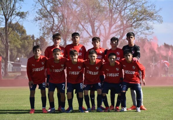 ¡El fútbol infantil tuvo un gran arranque de torneo ante Racing_ 🔛__Con victorias de la 2013 y 2015_ un empate de la 2016 y una derrota de la 2014_ lo_2