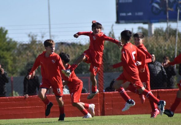 ¡El fútbol infantil tuvo un gran arranque de torneo ante Racing_ 🔛__Con victorias de la 2013 y 2015_ un empate de la 2016 y una derrota de la 2014_ los(