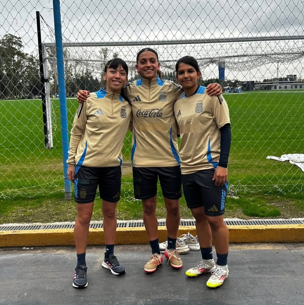 Las Diablas en la Selección_ 🇦🇷__Mia Gamarra_ Camila Ochoa y Jazmín Maidana luego de las prácticas realizadas con la Selección Argentina Sub17 y S(