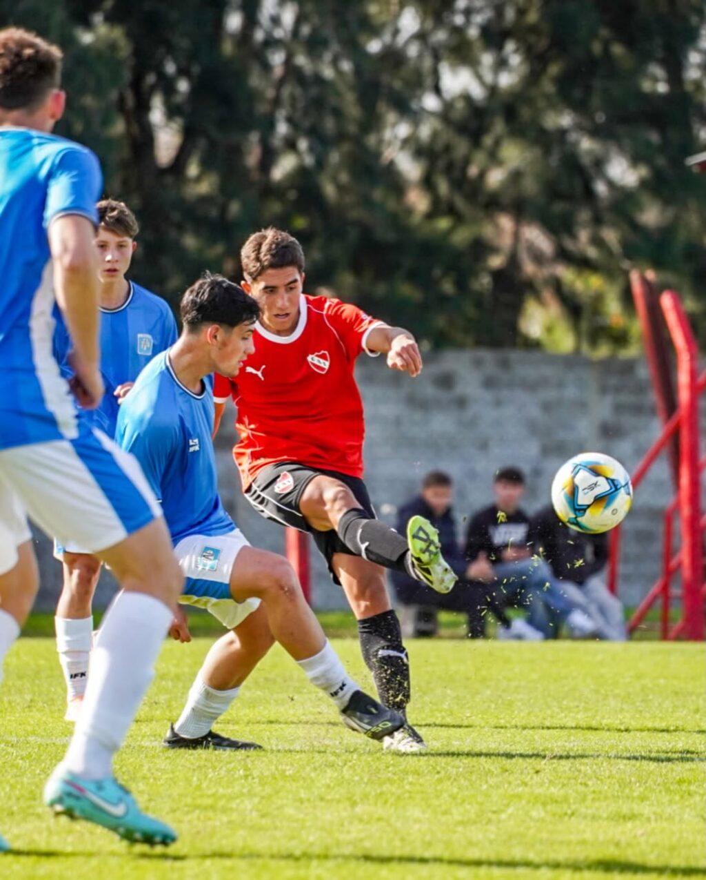 📋 Estos son los resultados de una gran jornada de las Juveniles frente a Estudiantes de Río Cuarto.__Fueron 5 triunfos con 18 goles a favor y solo una _3