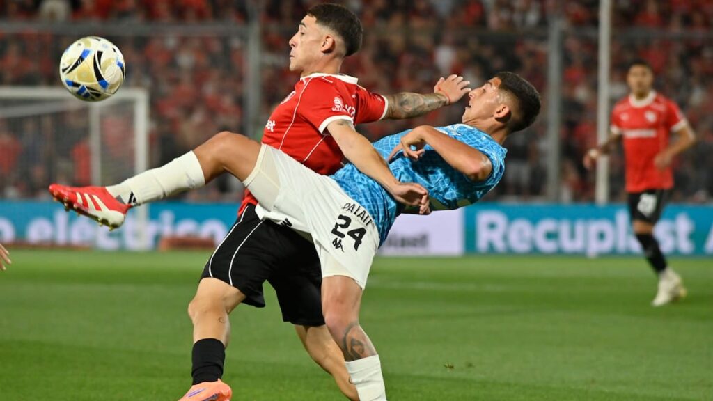 santiago-montiel-aguanta-la-pelota-ante-la-marca-72SUIAVU6VBMVCIYYO5NJVVUT4